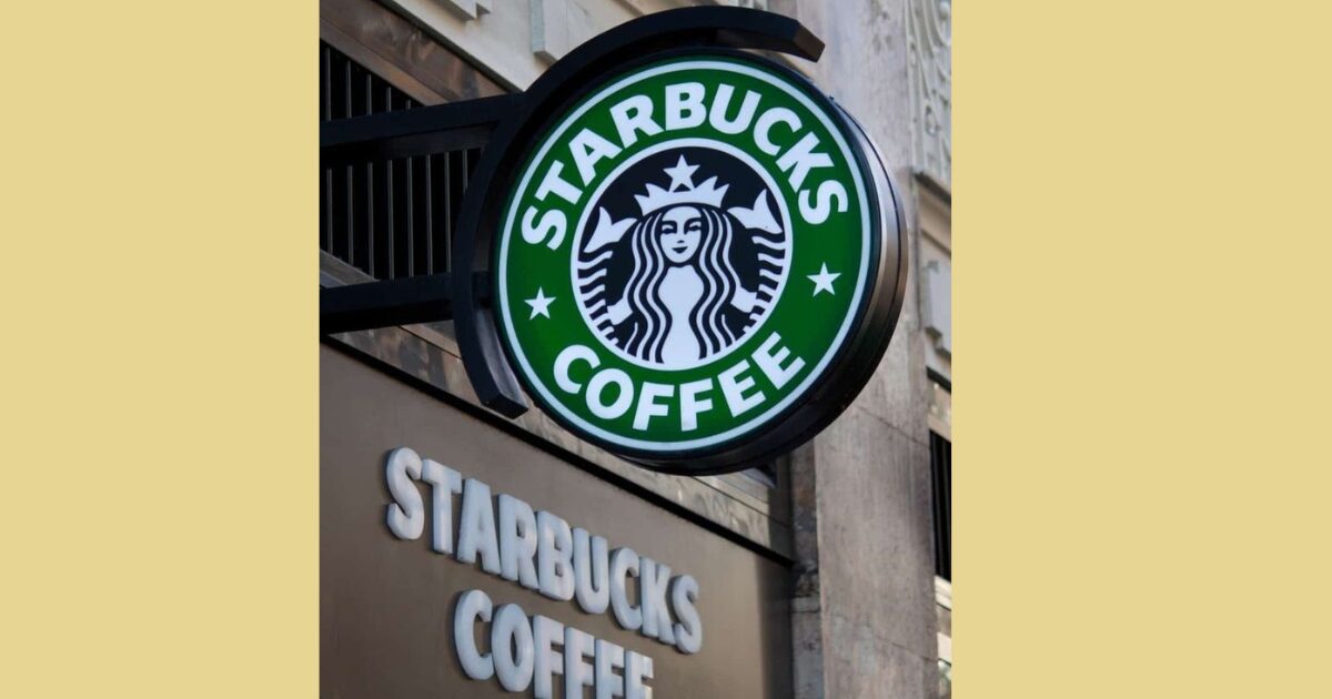 スターバックのお店の前の画像